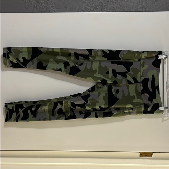 ZYIA Camouflage Leggings - Picture 1 of 8